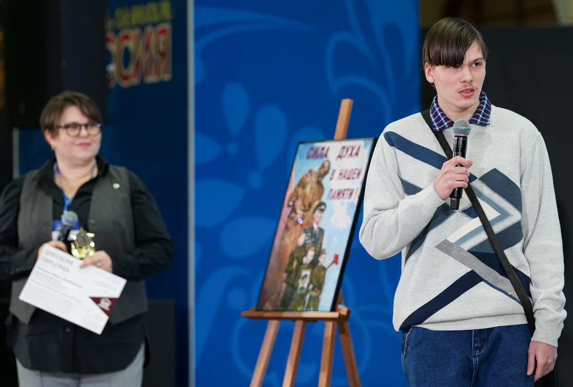 «Патриотический плакат в советском стиле»